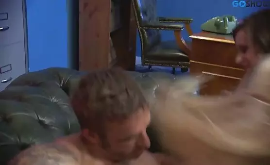 Kinky Girls and Dude Enjoy Threesome Pleasure